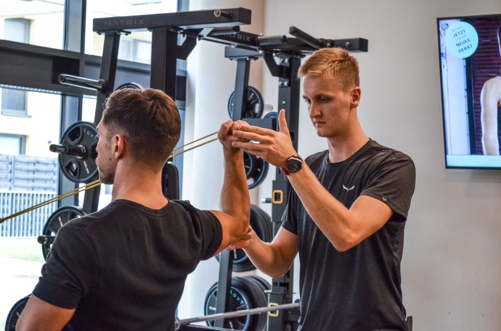 Behandlung Physiotherapie - Kräftigung Schultermuskulatur